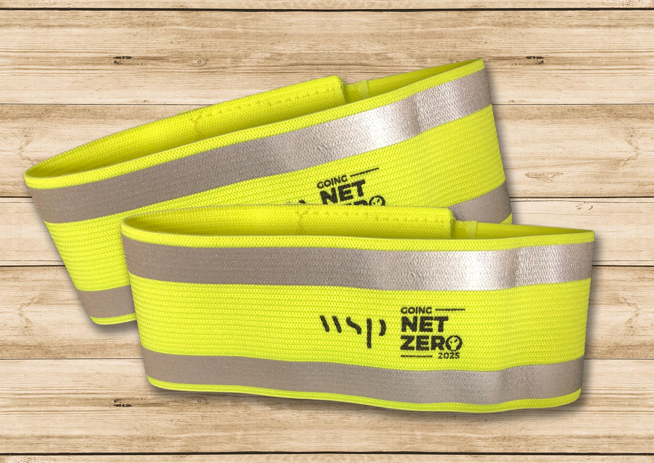 Arm band with reflective stripes